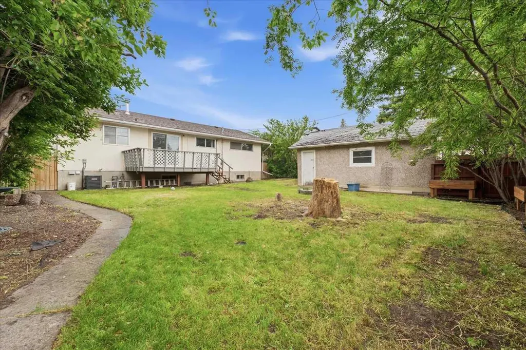 4408 8 Avenue SW Calgary AB T3C 0G7