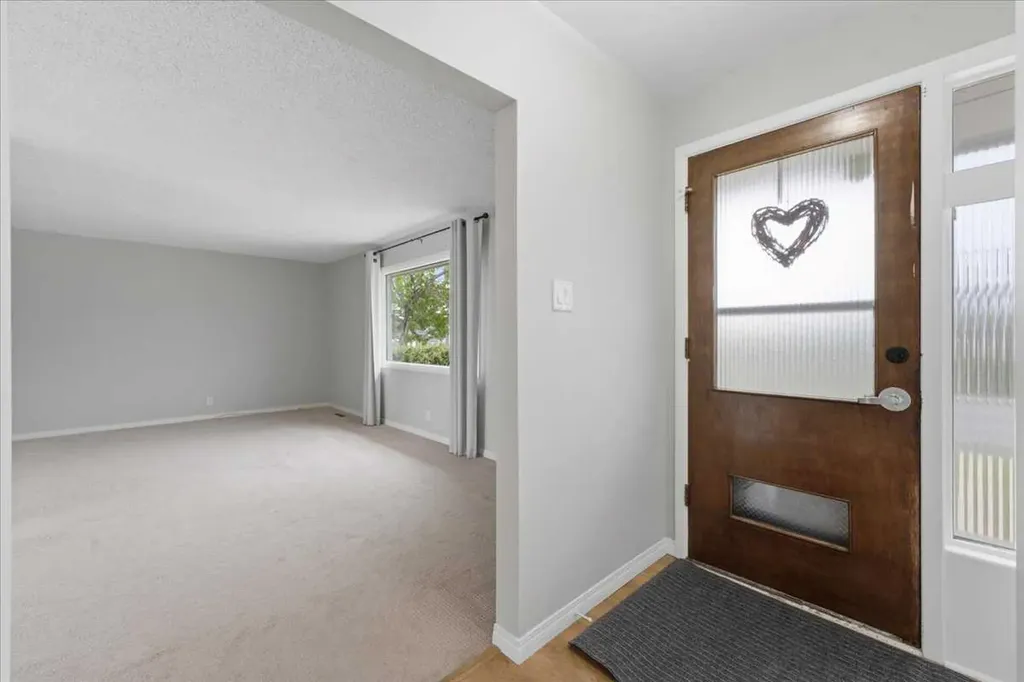 4408 8 Avenue SW Calgary AB T3C 0G7