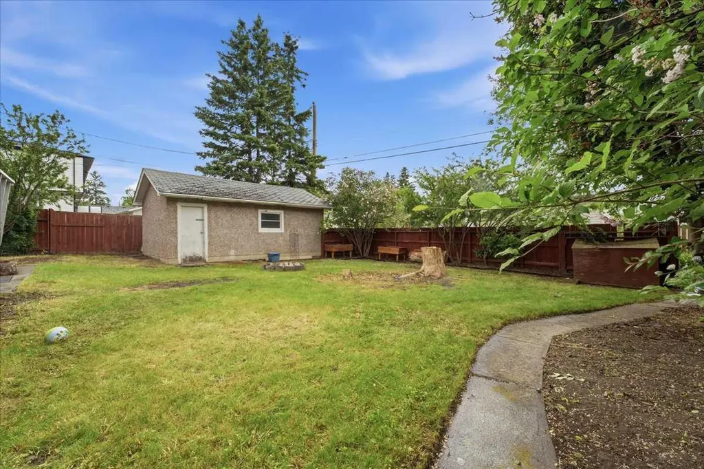 4408 8 Avenue SW Calgary AB T3C 0G7