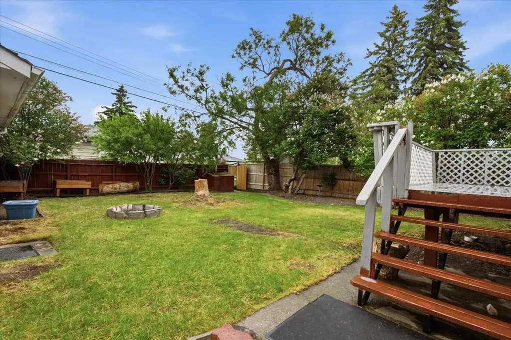 4408 8 Avenue SW Calgary AB T3C 0G7