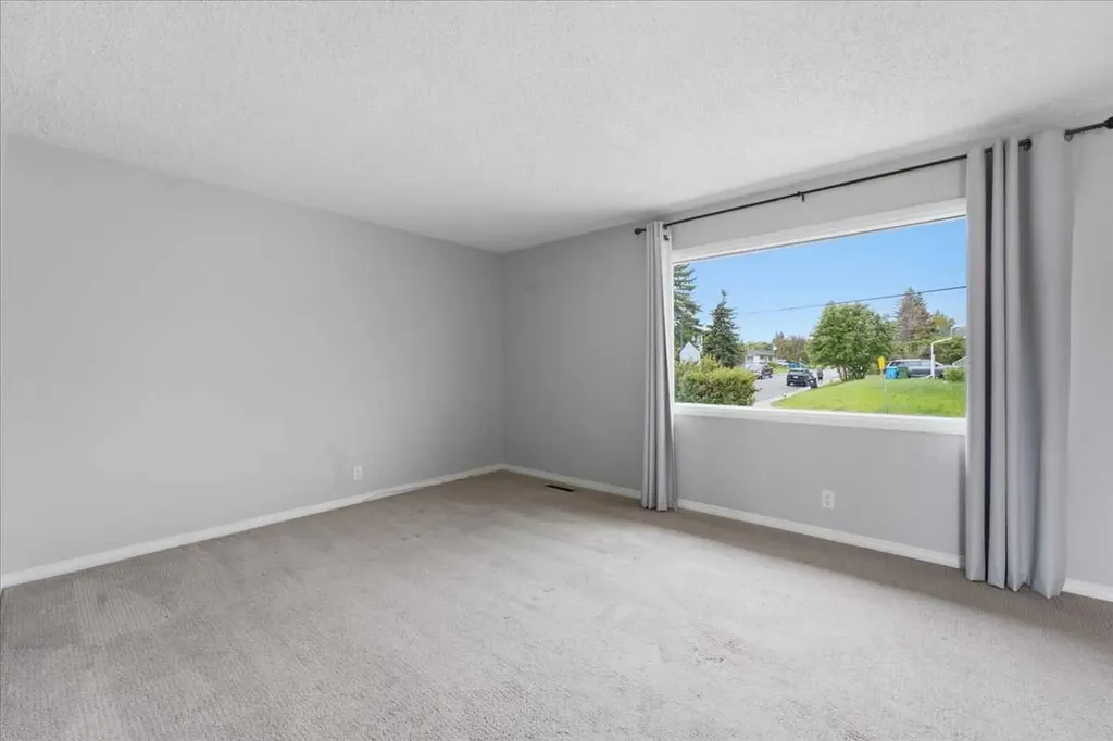 4408 8 Avenue SW Calgary AB T3C 0G7