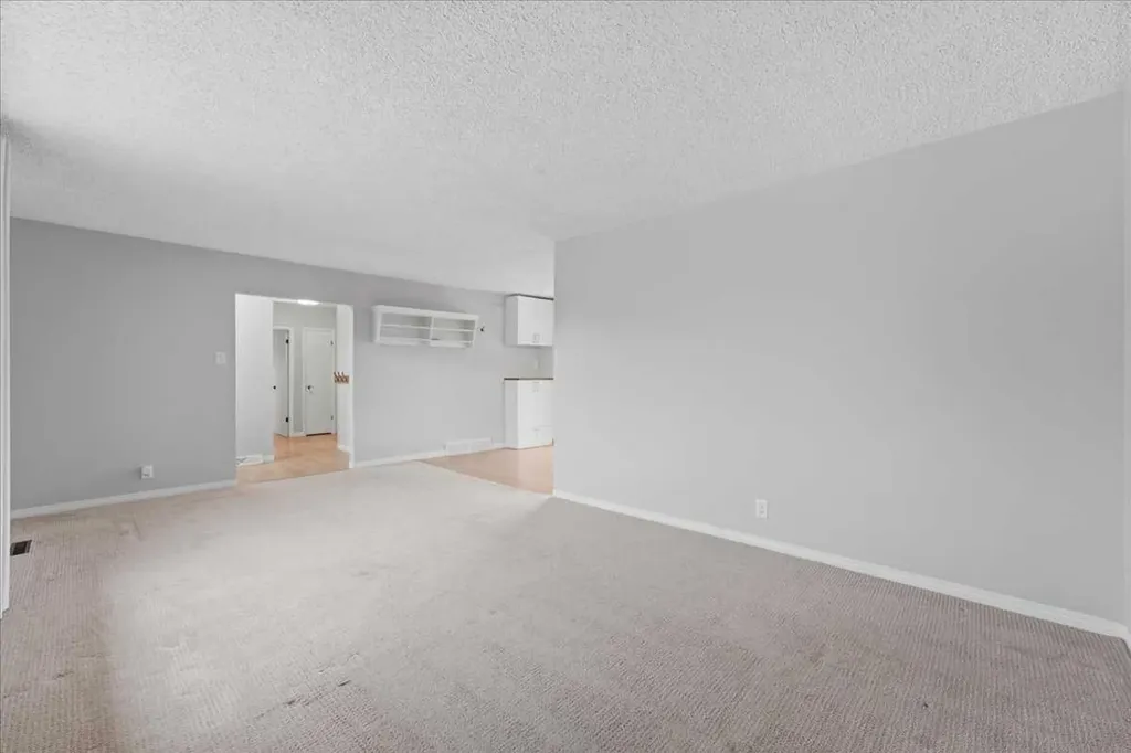 4408 8 Avenue SW Calgary AB T3C 0G7