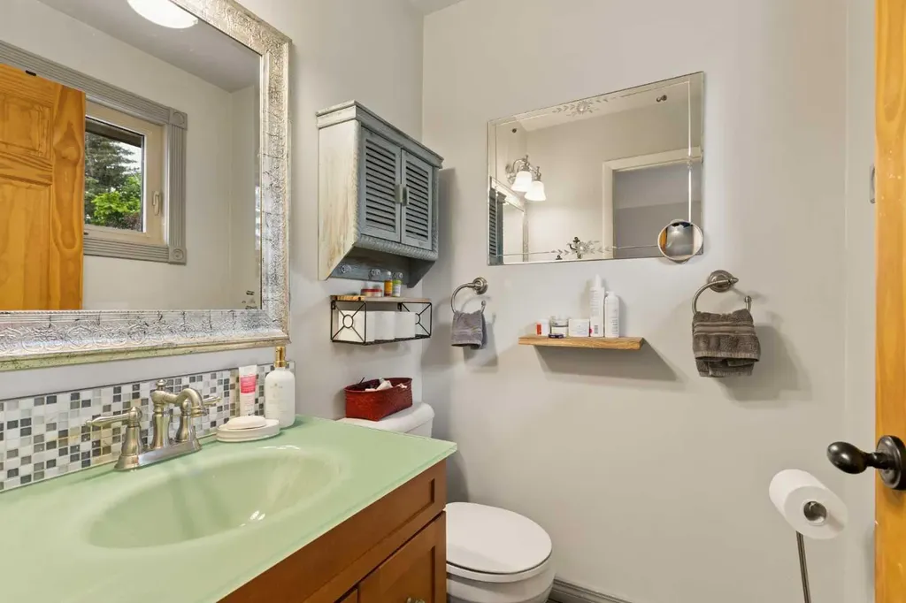 3216 Oakwood Drive SW Calgary AB T2V 0J9