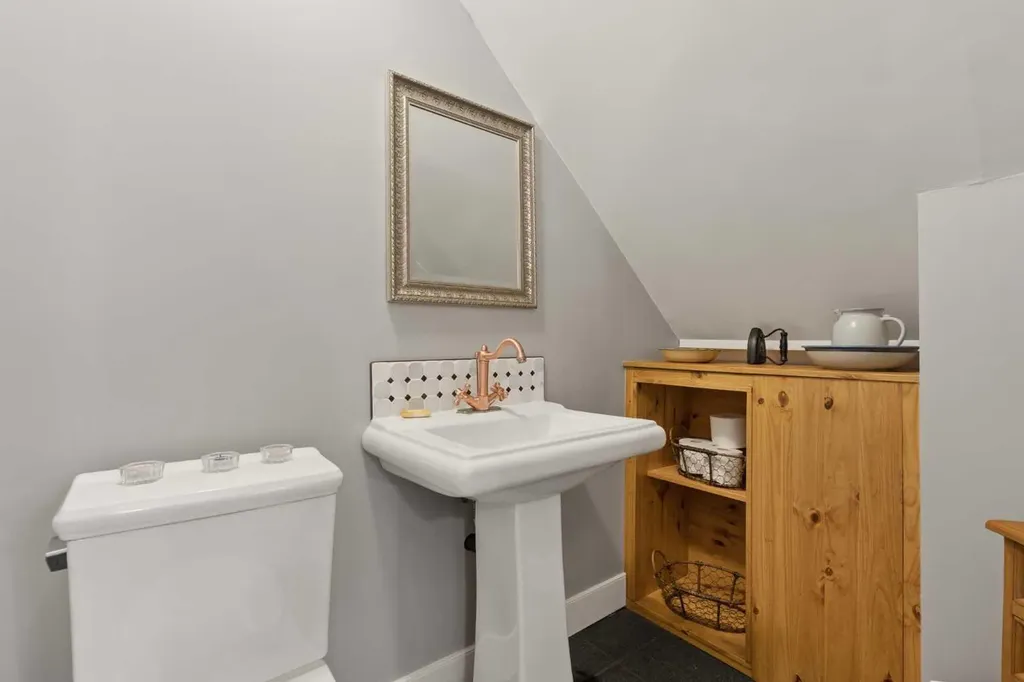 3216 Oakwood Drive SW Calgary AB T2V 0J9