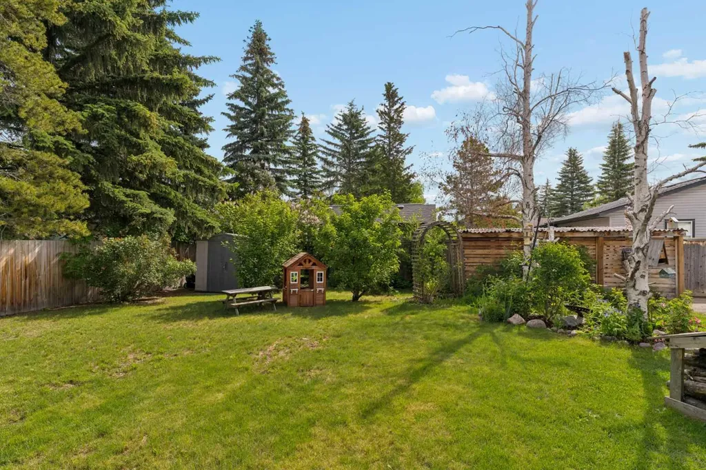 3216 Oakwood Drive SW Calgary AB T2V 0J9