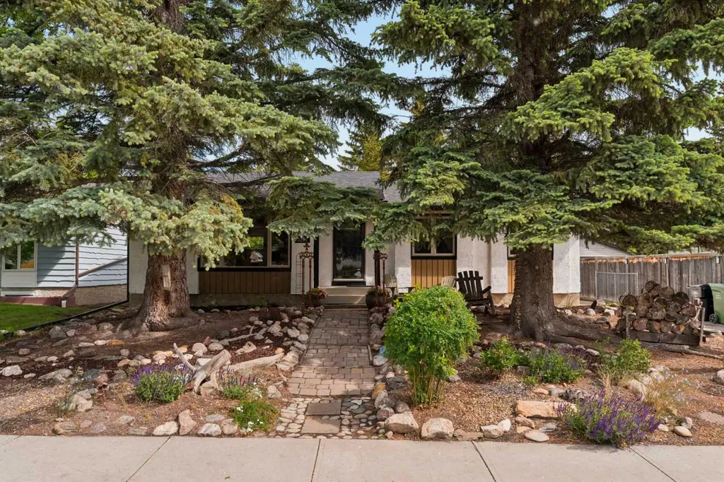 3216 Oakwood Drive SW Calgary AB T2V 0J9
