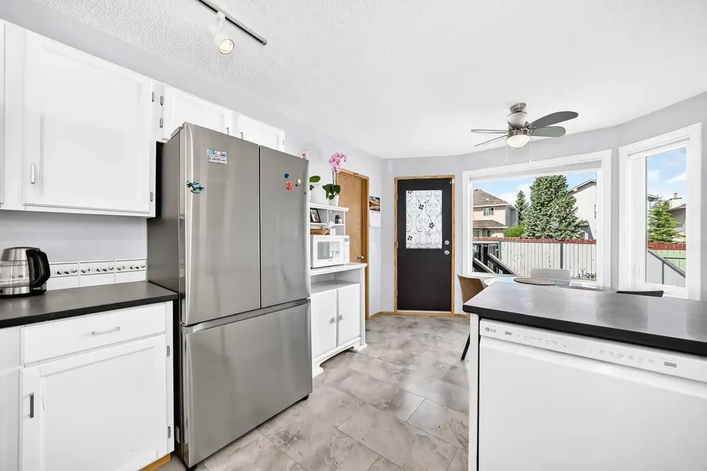 47 Harvest Glen Rise NE Calgary AB T3K4C1