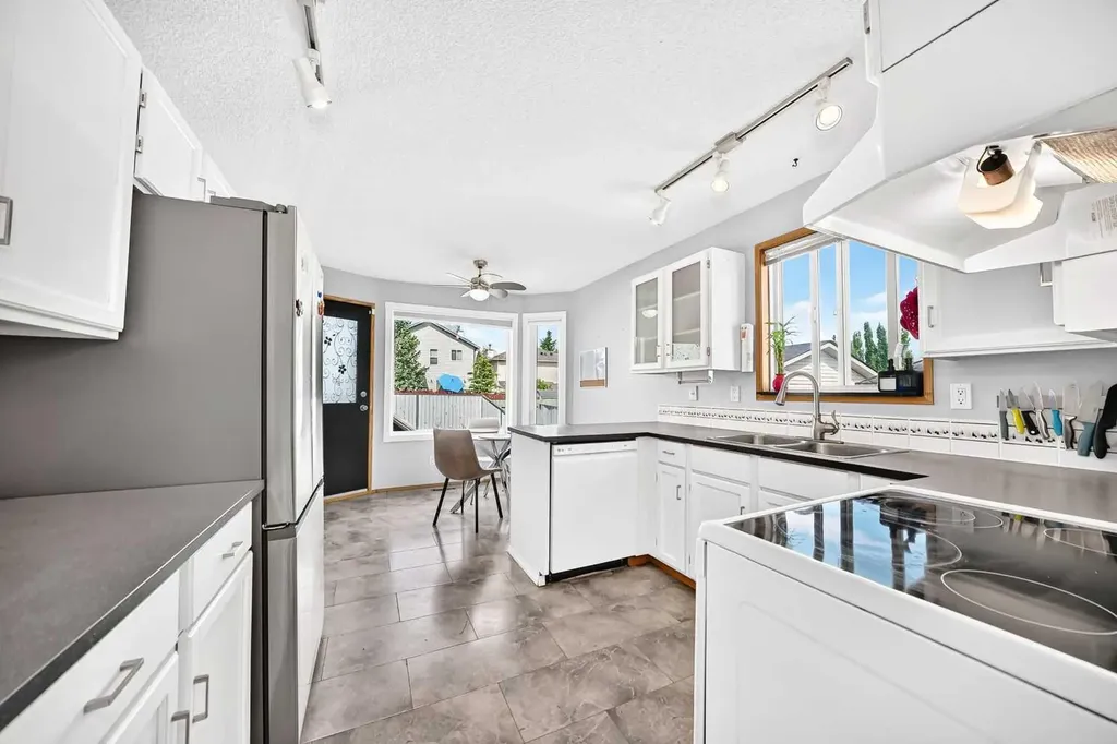 47 Harvest Glen Rise NE Calgary AB T3K4C1