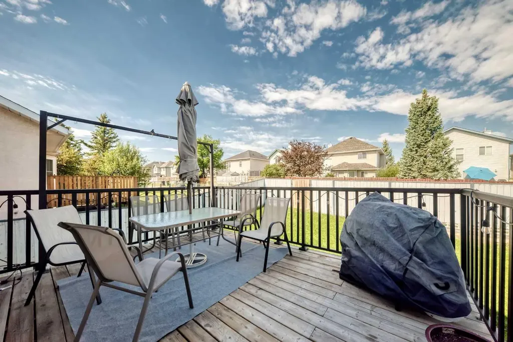 47 Harvest Glen Rise NE Calgary AB T3K4C1