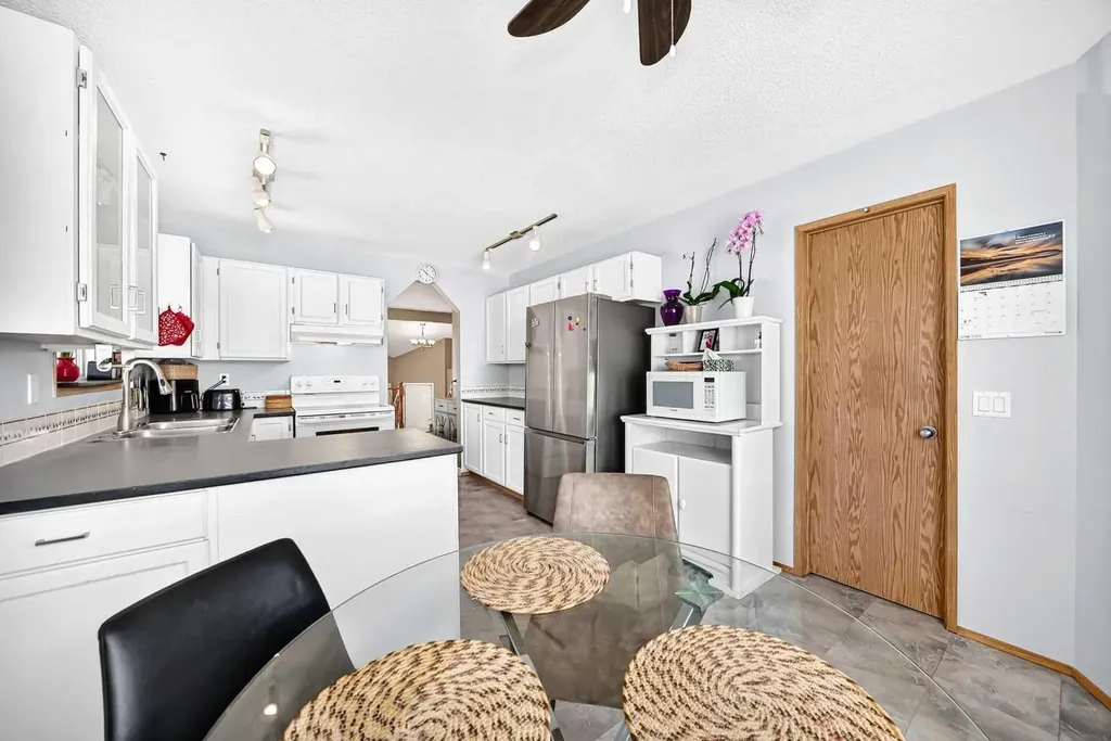 47 Harvest Glen Rise NE Calgary AB T3K4C1
