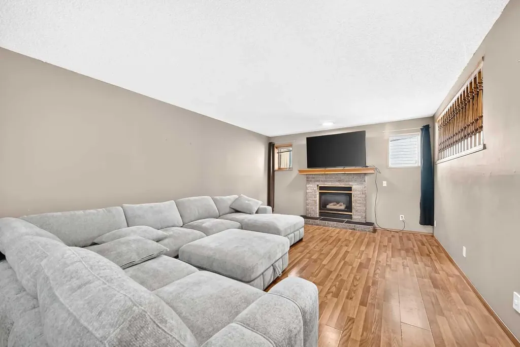 47 Harvest Glen Rise NE Calgary AB T3K4C1