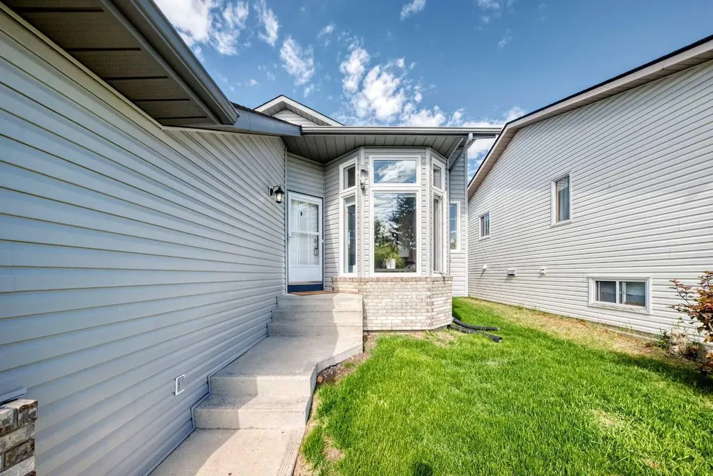 47 Harvest Glen Rise NE Calgary AB T3K4C1