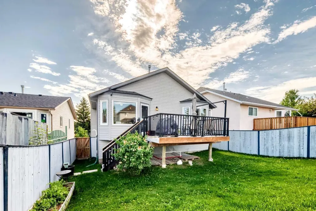 47 Harvest Glen Rise NE Calgary AB T3K4C1