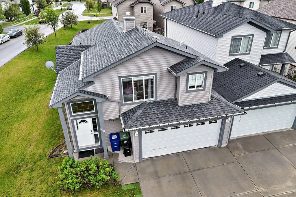 98 Canoe Square SW Airdrie AB T4B 2N5