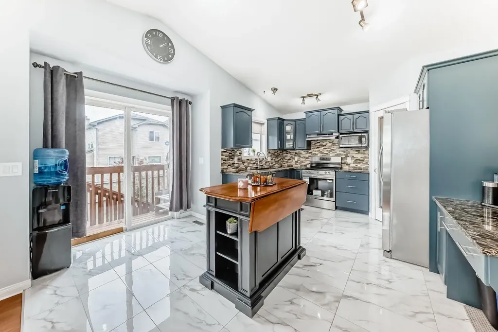 98 Canoe Square SW Airdrie AB T4B 2N5
