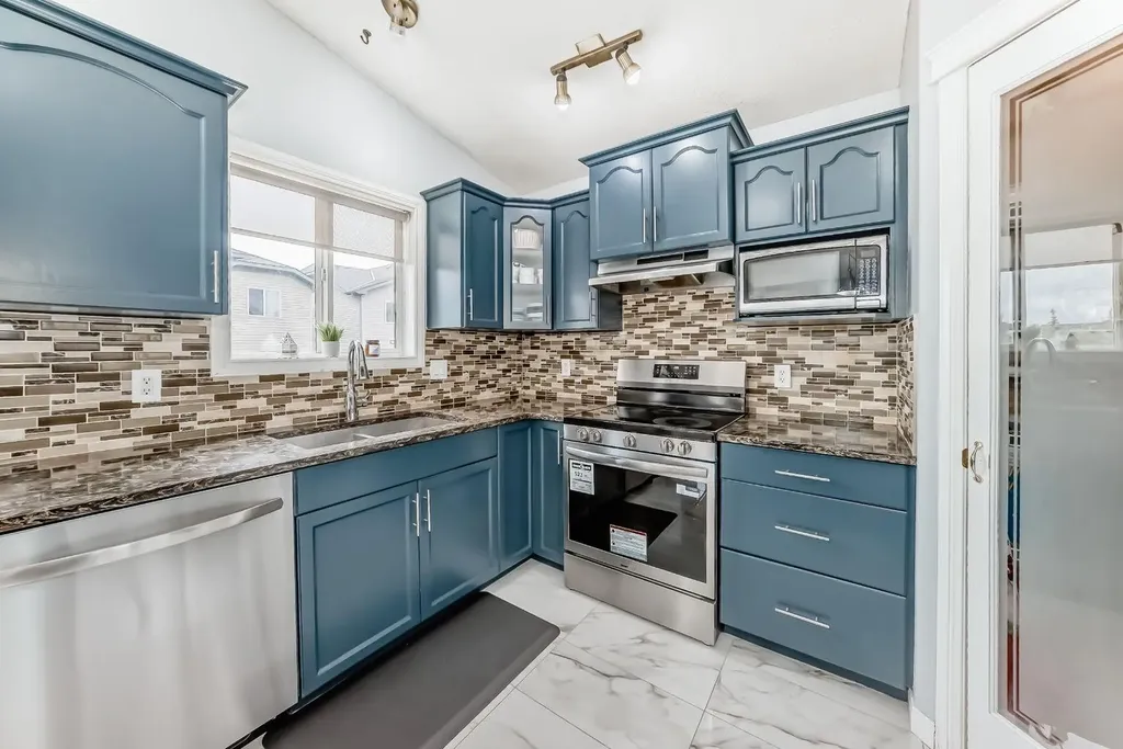 98 Canoe Square SW Airdrie AB T4B 2N5