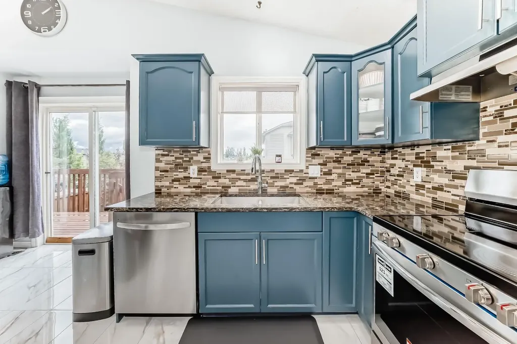 98 Canoe Square SW Airdrie AB T4B 2N5