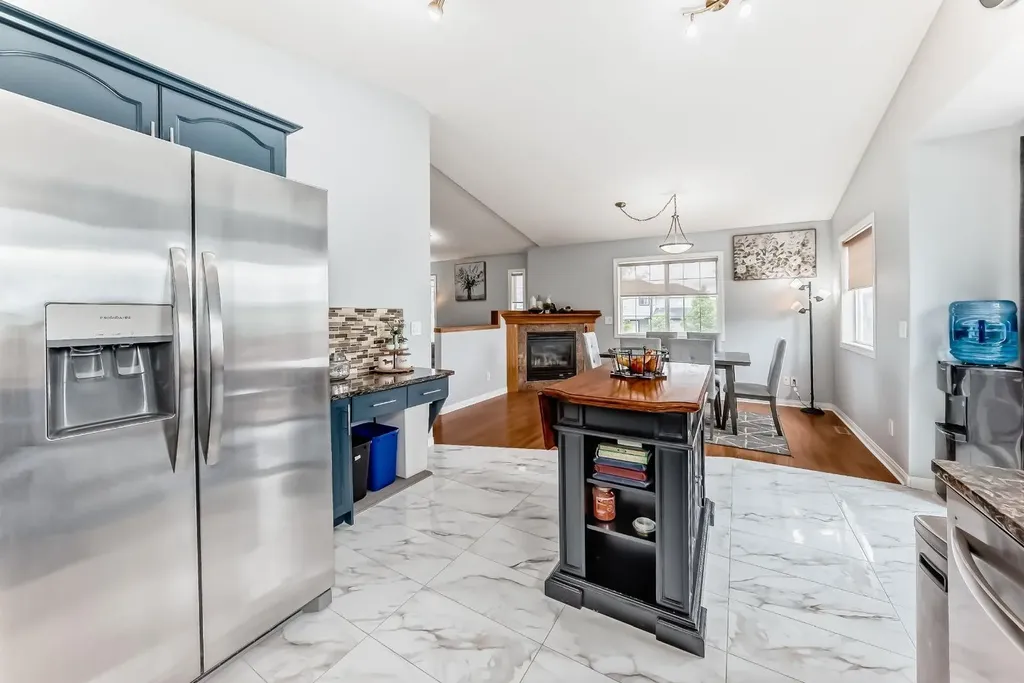 98 Canoe Square SW Airdrie AB T4B 2N5