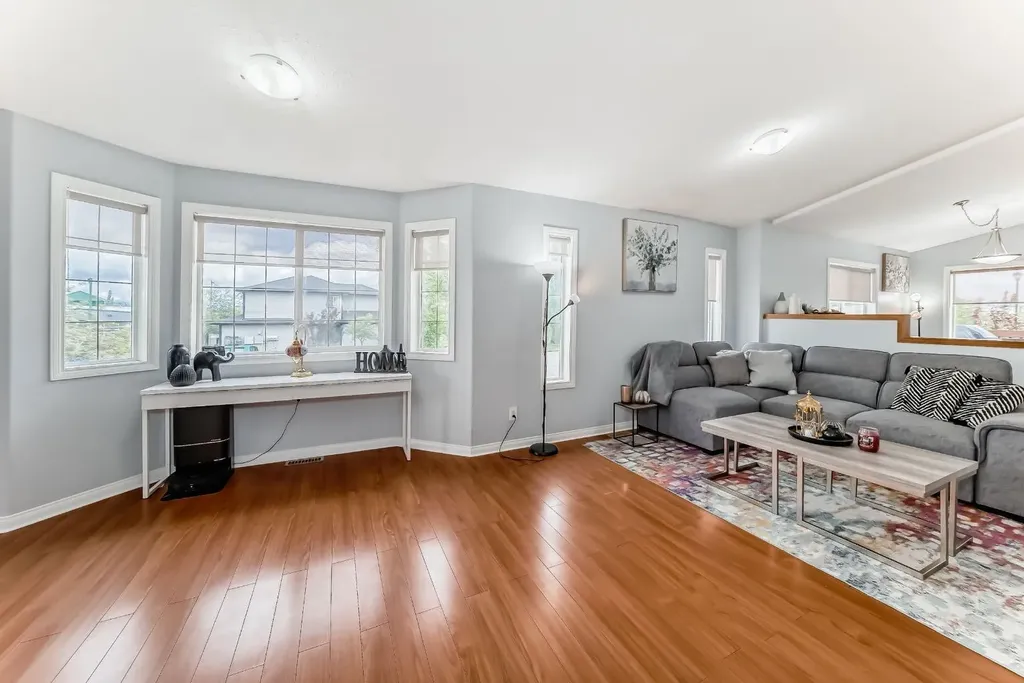98 Canoe Square SW Airdrie AB T4B 2N5