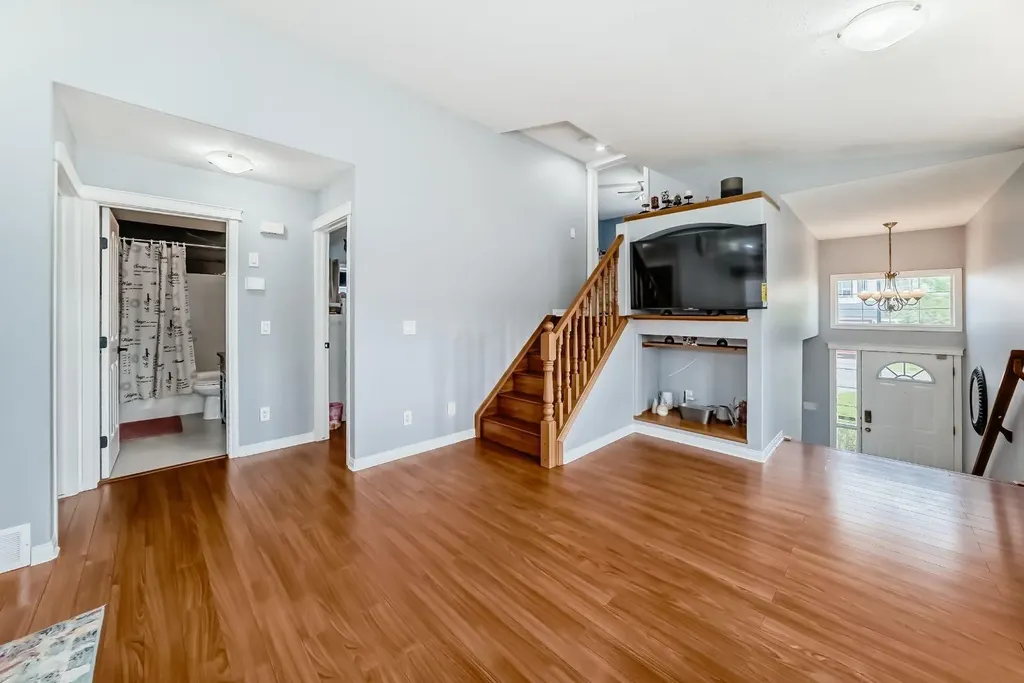 98 Canoe Square SW Airdrie AB T4B 2N5