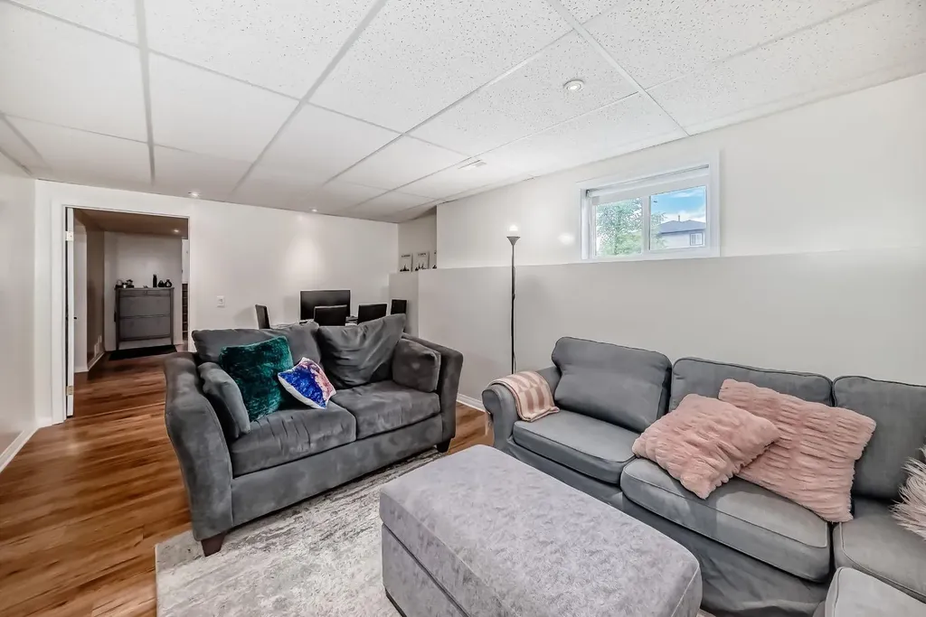 98 Canoe Square SW Airdrie AB T4B 2N5