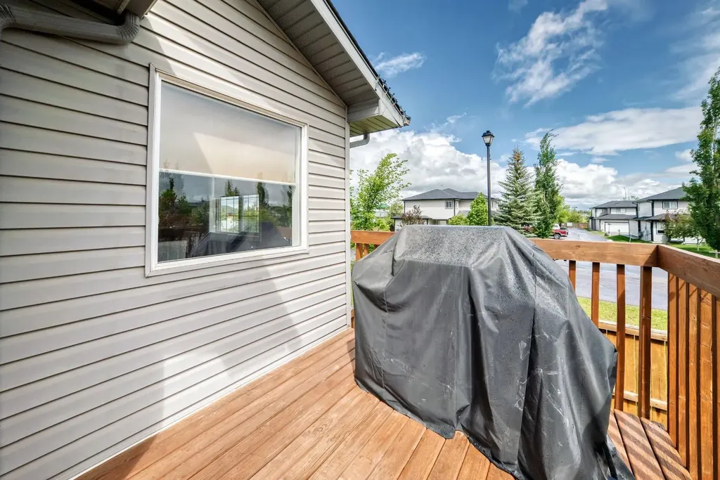 98 Canoe Square SW Airdrie AB T4B 2N5