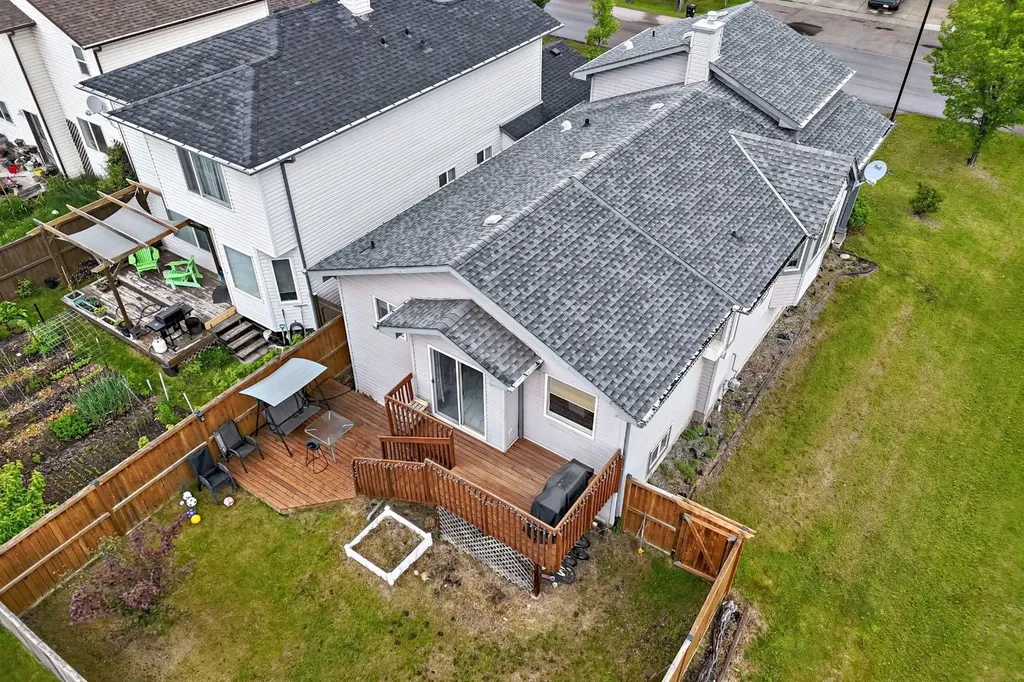 98 Canoe Square SW Airdrie AB T4B 2N5