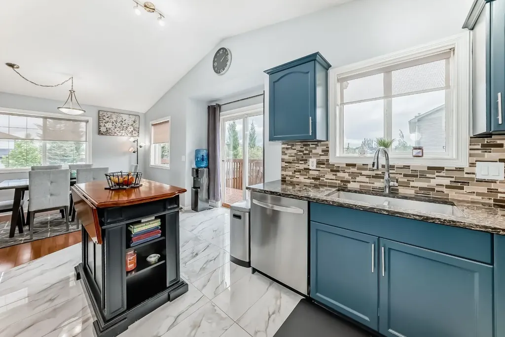 98 Canoe Square SW Airdrie AB T4B 2N5