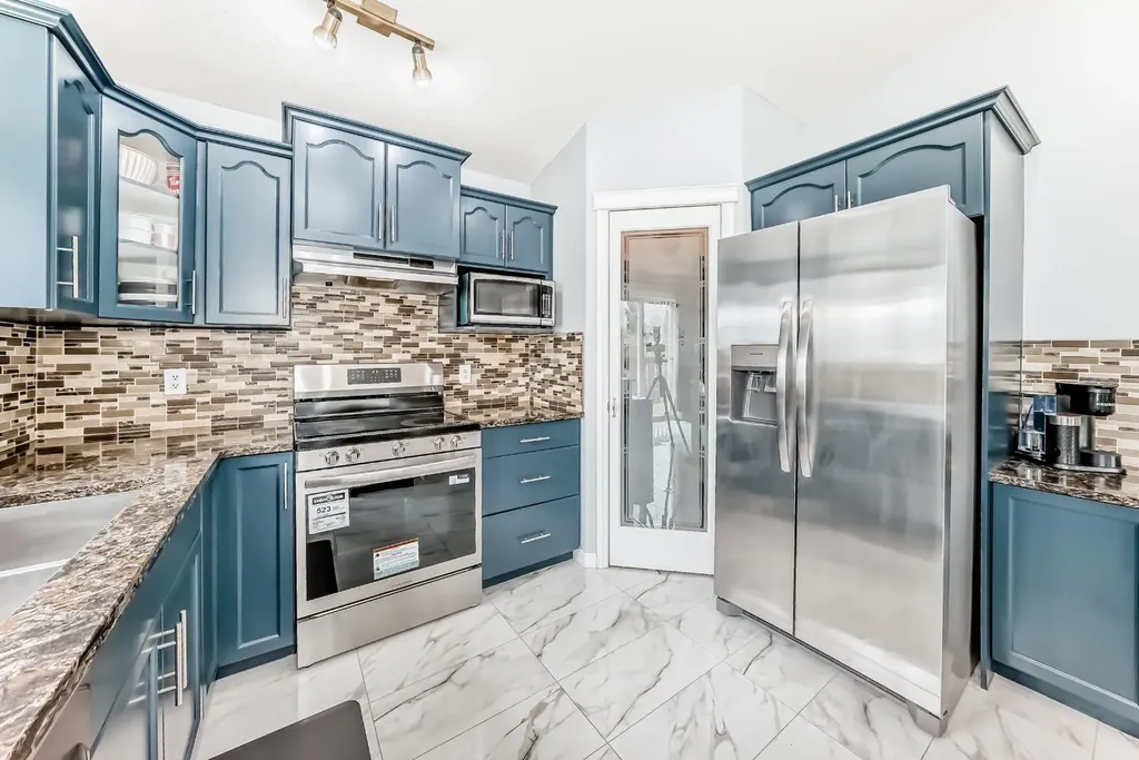 98 Canoe Square SW Airdrie AB T4B 2N5