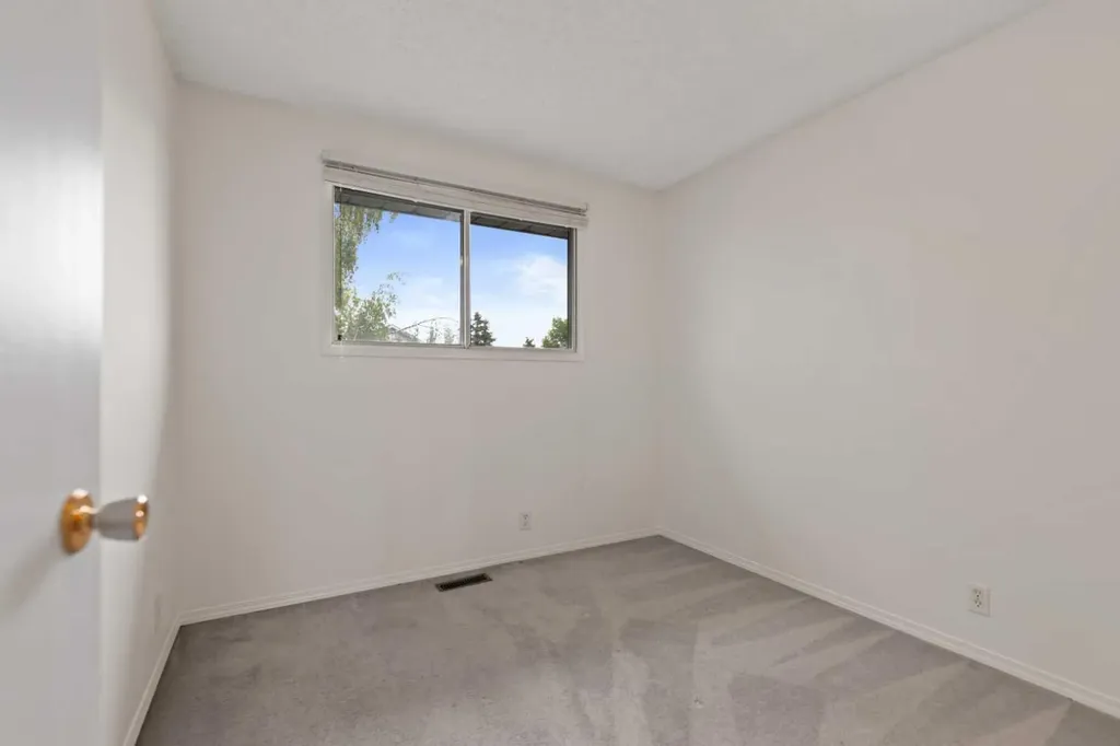 84 Martindale Close NE Calgary AB T3J 2T9
