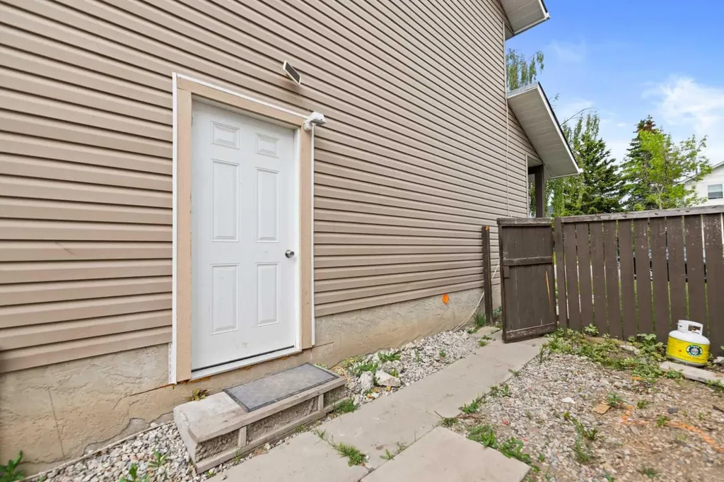 84 Martindale Close NE Calgary AB T3J 2T9