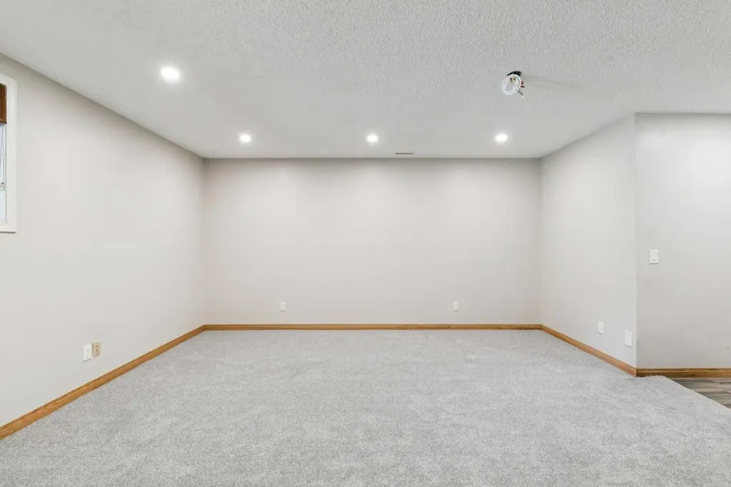 101 Sandstone Court Okotoks AB T1S 1R2