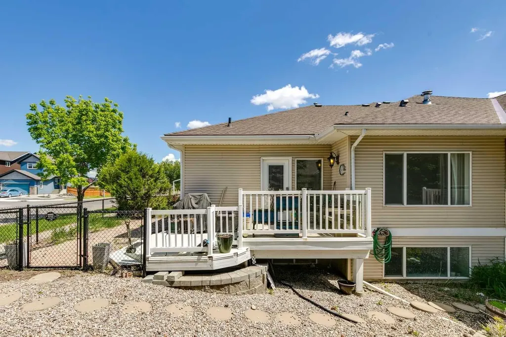 101 Sandstone Court Okotoks AB T1S 1R2