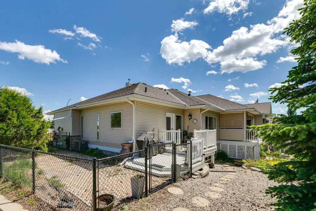 101 Sandstone Court Okotoks AB T1S 1R2
