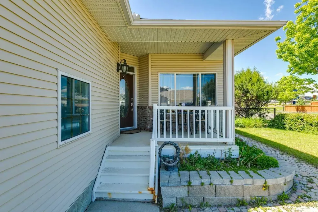 101 Sandstone Court Okotoks AB T1S 1R2