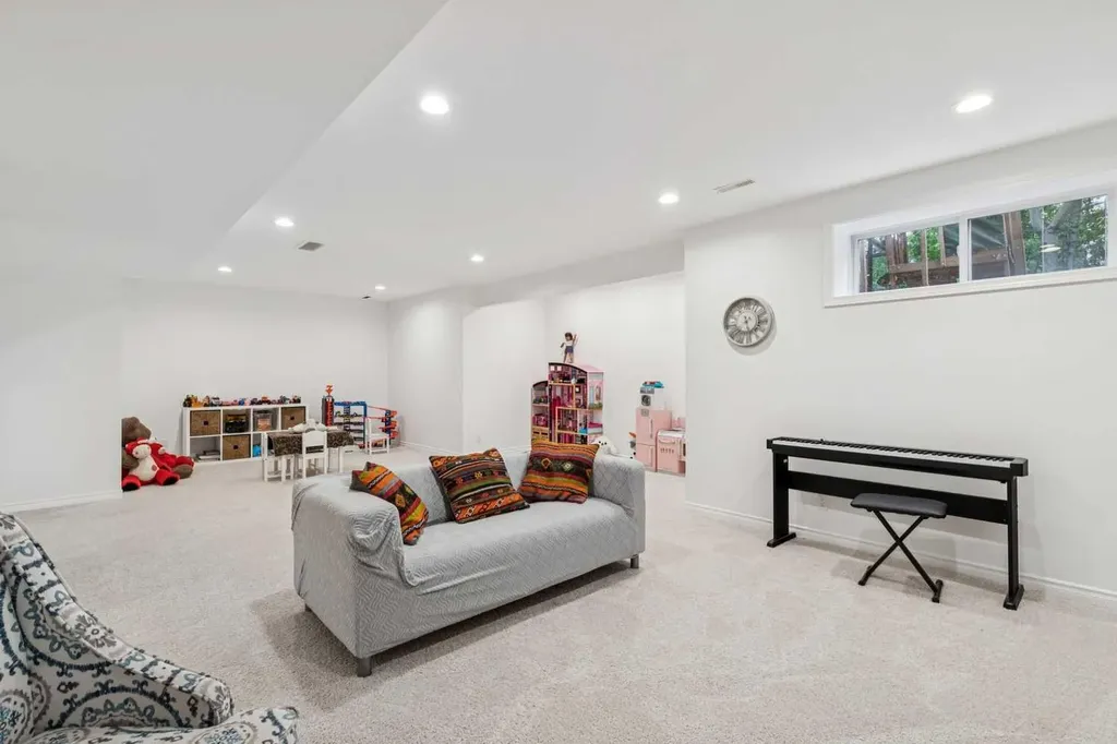 52 Tremblant Way SW Calgary AB T3H 0C4