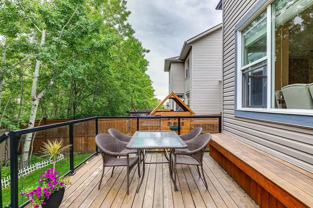 52 Tremblant Way SW Calgary AB T3H 0C4