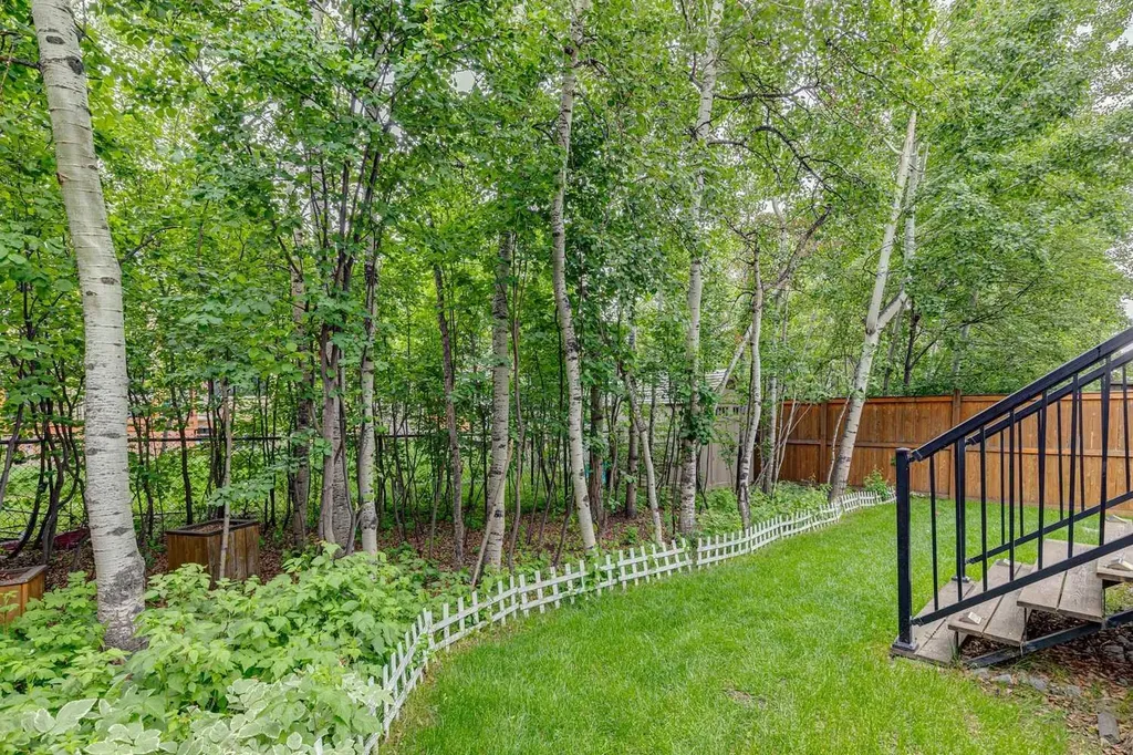 52 Tremblant Way SW Calgary AB T3H 0C4