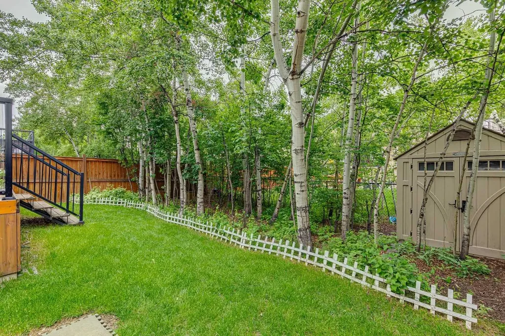 52 Tremblant Way SW Calgary AB T3H 0C4
