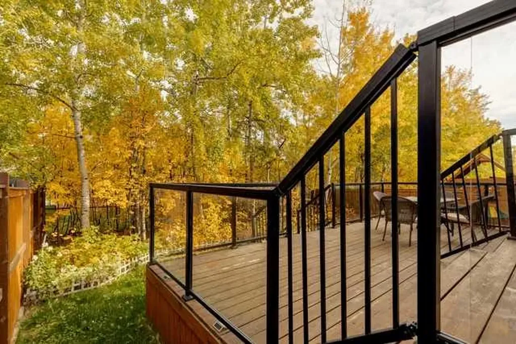 52 Tremblant Way SW Calgary AB T3H 0C4