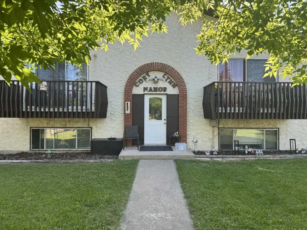 4639 48 Street Sylvan Lake AB T4S 1L4