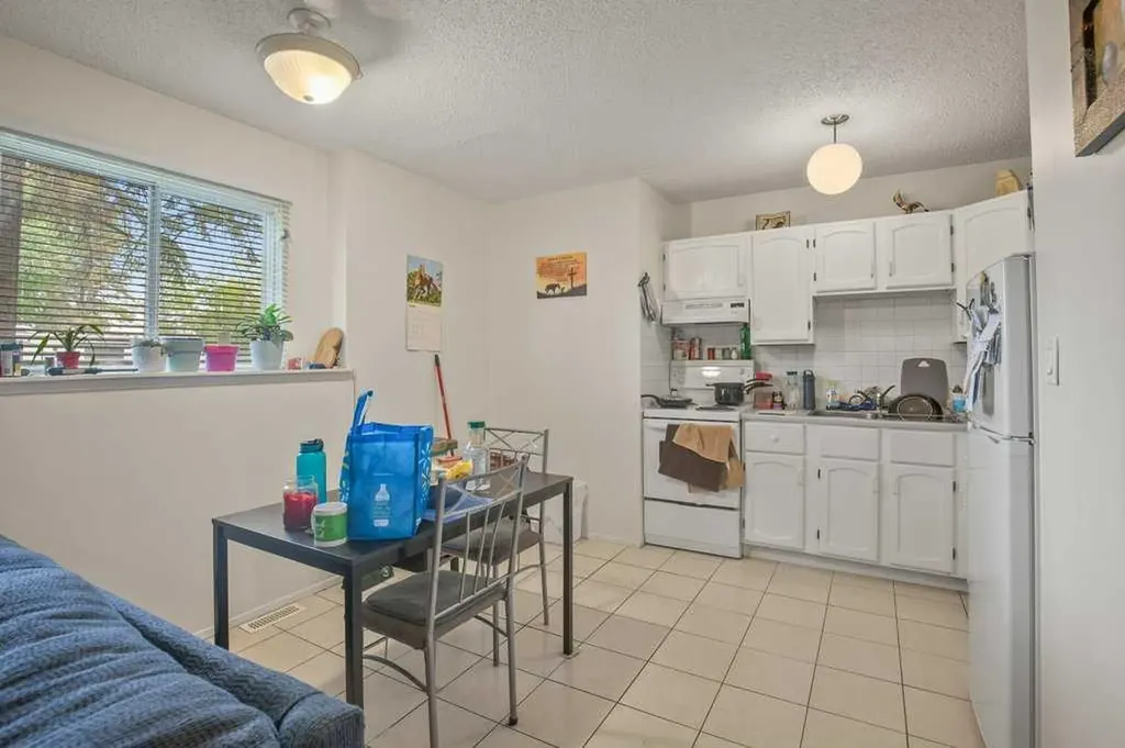 4639 48 Street Sylvan Lake AB T4S 1L4