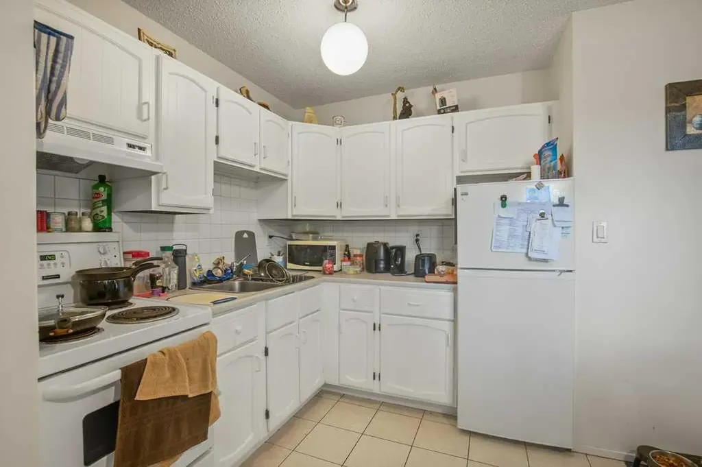4639 48 Street Sylvan Lake AB T4S 1L4