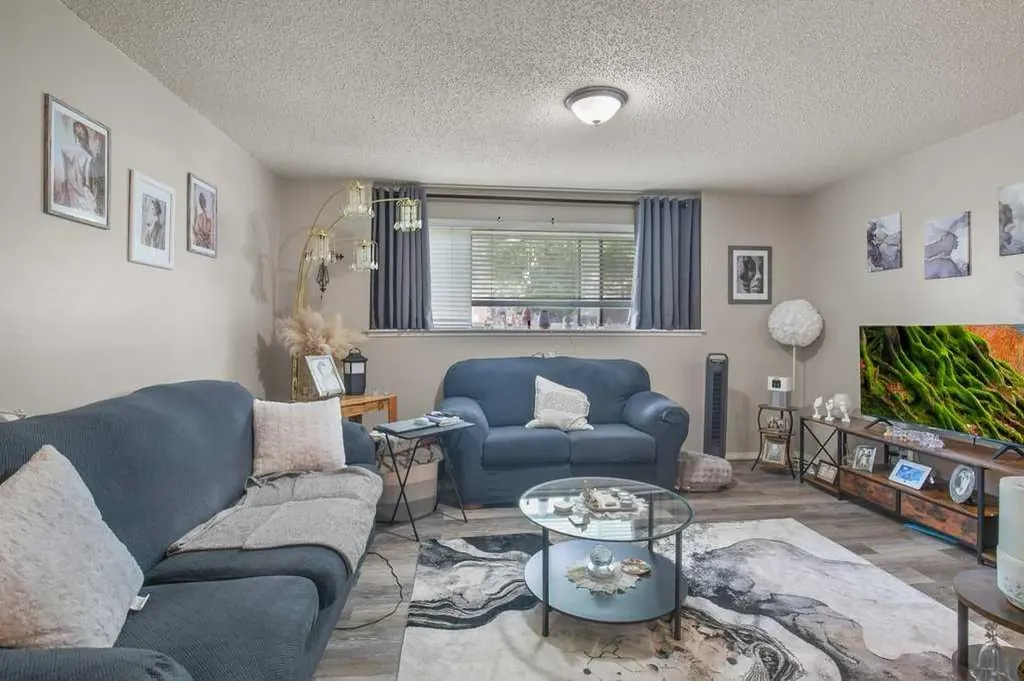 4639 48 Street Sylvan Lake AB T4S 1L4