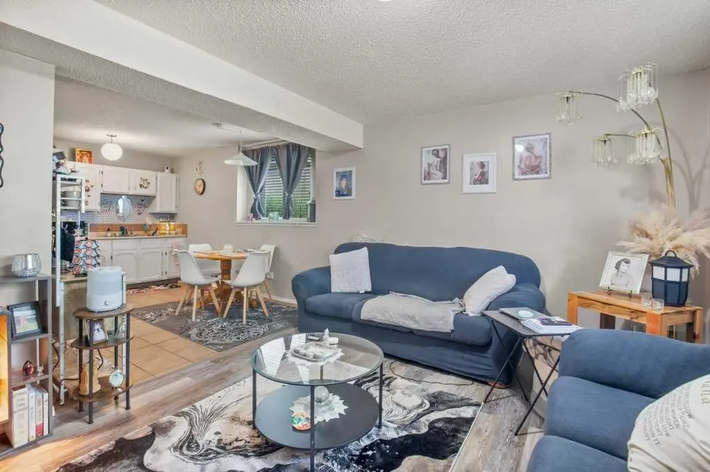 4639 48 Street Sylvan Lake AB T4S 1L4