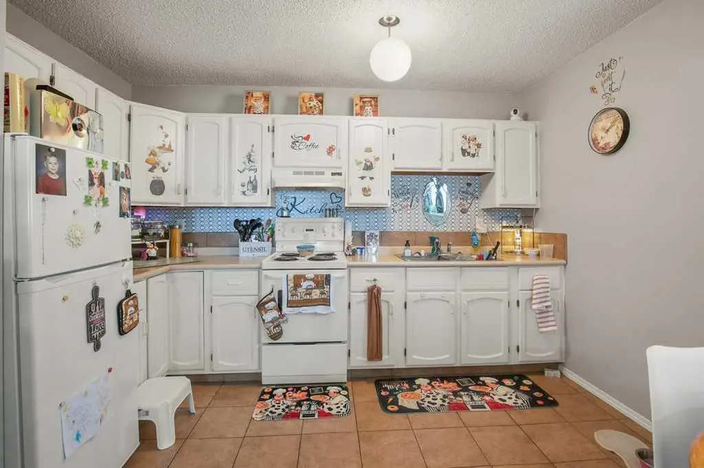 4639 48 Street Sylvan Lake AB T4S 1L4