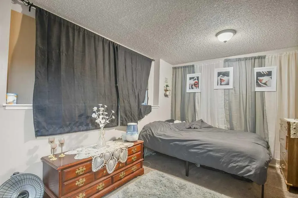 4639 48 Street Sylvan Lake AB T4S 1L4