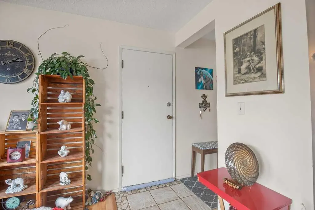 4639 48 Street Sylvan Lake AB T4S 1L4