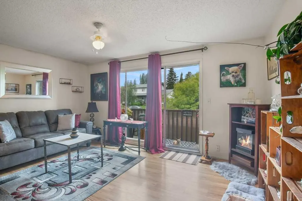 4639 48 Street Sylvan Lake AB T4S 1L4