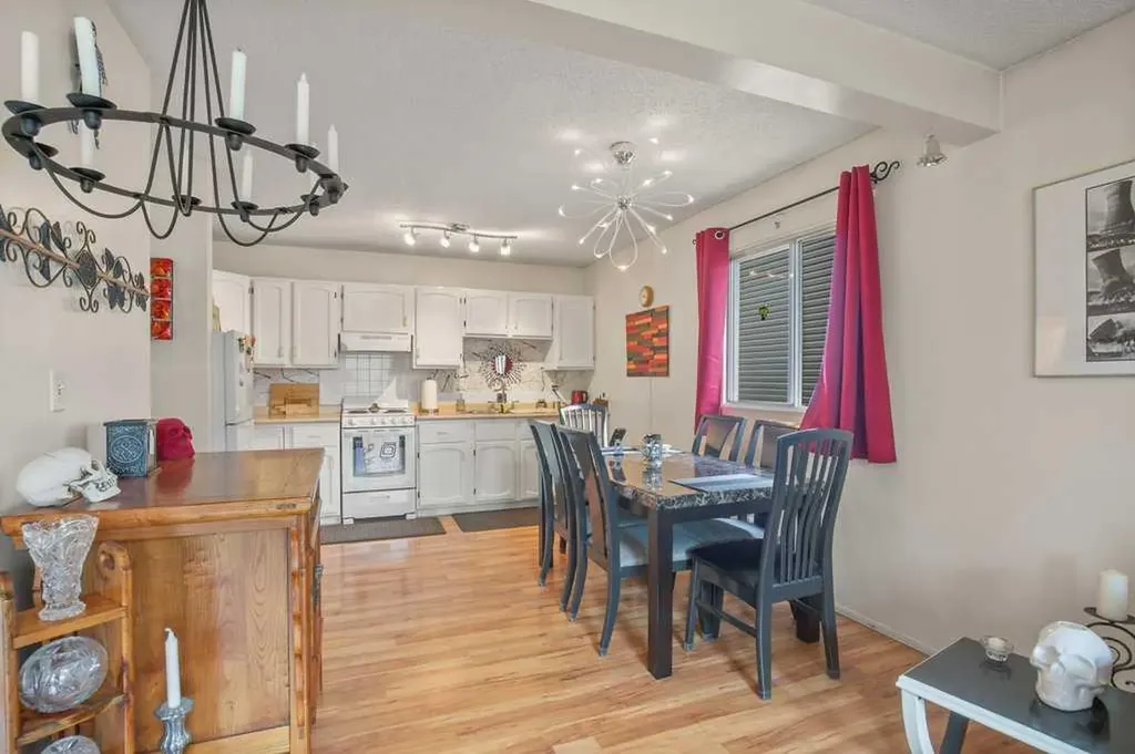 4639 48 Street Sylvan Lake AB T4S 1L4